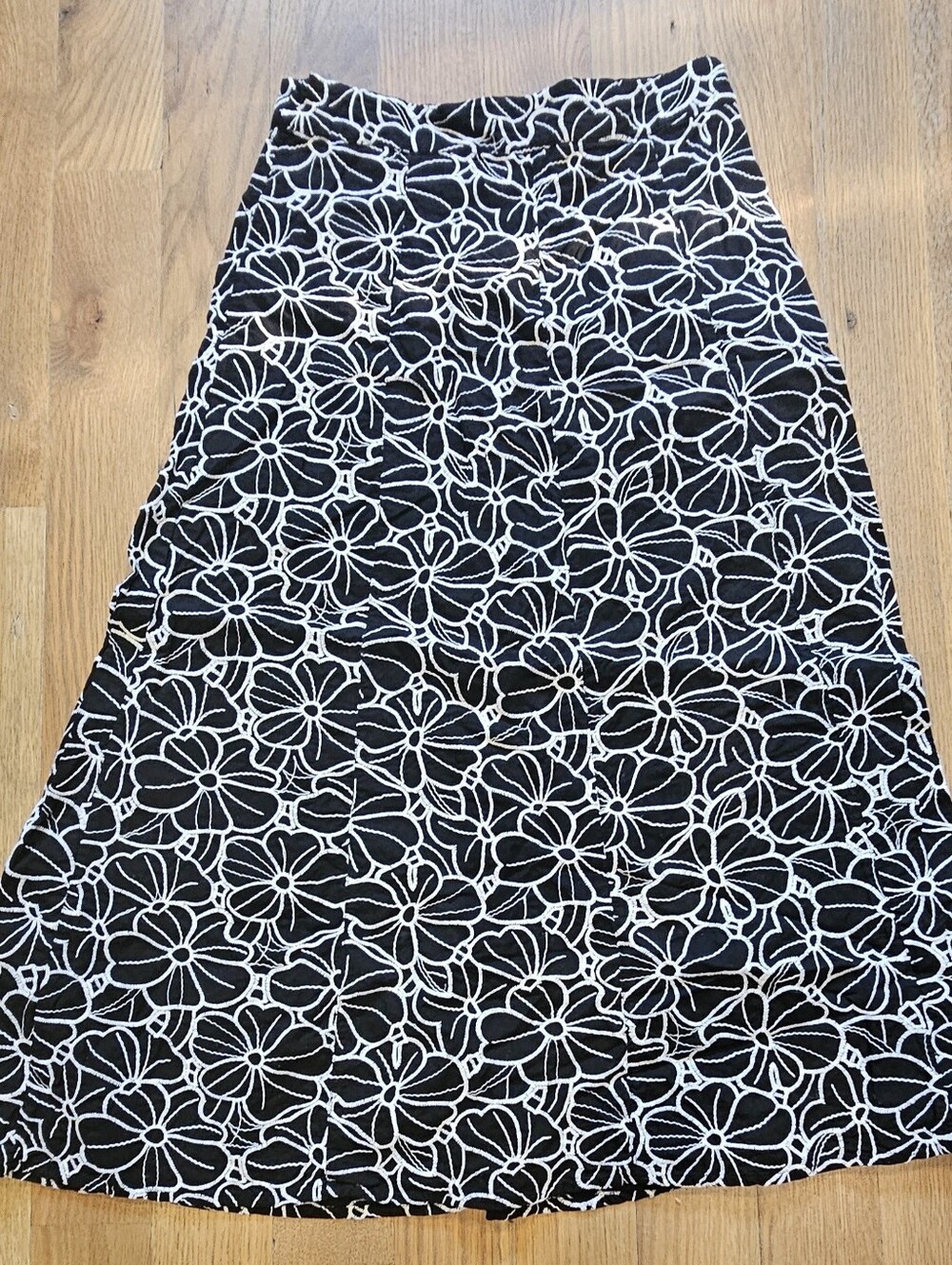 LOFT Black & White Floral Embroidered A-Line Skirt Size 0